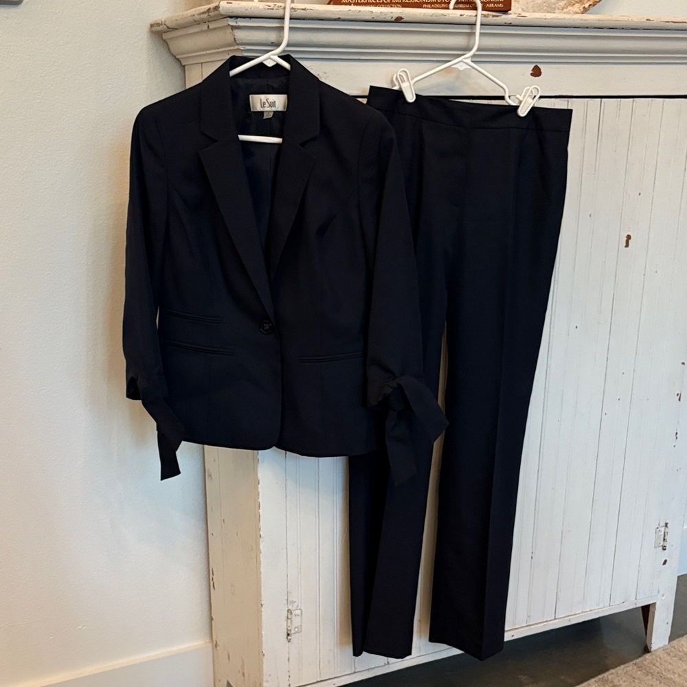Le Suit - Blazer/Pant set (Size 4)